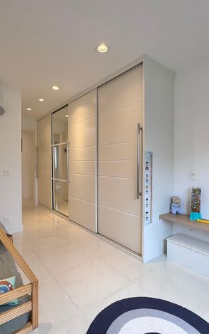 Apartamento à venda com 220m², 4 quartos e 4 vagas Apartamento à venda com 220m², 4 quartos e 4 vagasSuíte 3