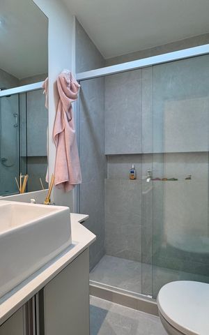 Apartamento à venda com 220m², 4 quartos e 4 vagas Apartamento à venda com 220m², 4 quartos e 4 vagasSuíte 2 - Banheiro