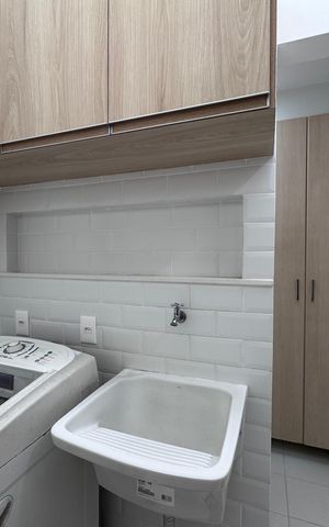 Apartamento à venda com 220m², 4 quartos e 4 vagas Apartamento à venda com 220m², 4 quartos e 4 vagasÁrea de Serviço