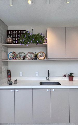 Apartamento à venda com 220m², 4 quartos e 4 vagas Apartamento à venda com 220m², 4 quartos e 4 vagasVaranda Sala