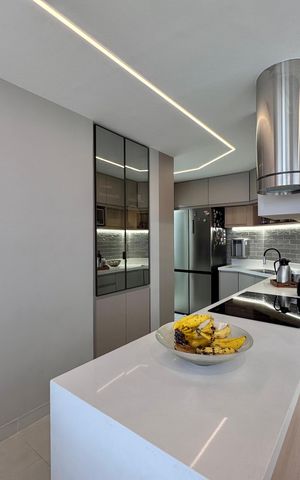Apartamento à venda com 220m², 4 quartos e 4 vagas Apartamento à venda com 220m², 4 quartos e 4 vagasCozinha
