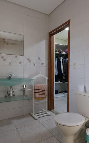 Casa para alugar com 240m², 3 quartos e 2 vagasBanheiro da Suíte 2