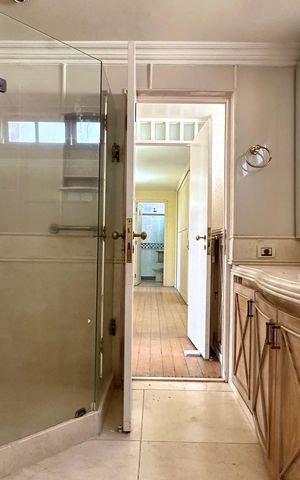 Casa à venda com 500m², 3 quartos e 2 vagas Casa à venda com 500m², 3 quartos e 2 vagasBanheiro 1