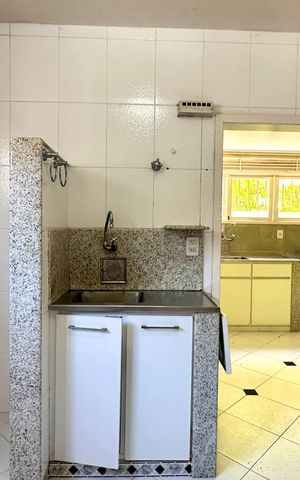 Casa à venda com 500m², 3 quartos e 2 vagas Casa à venda com 500m², 3 quartos e 2 vagasCozinha
