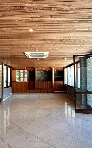 Casa à venda com 500m², 3 quartos e 2 vagas Casa à venda com 500m², 3 quartos e 2 vagasÁrea comum