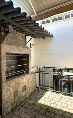 Casa à venda com 500m², 3 quartos e 2 vagas Casa à venda com 500m², 3 quartos e 2 vagasVaranda