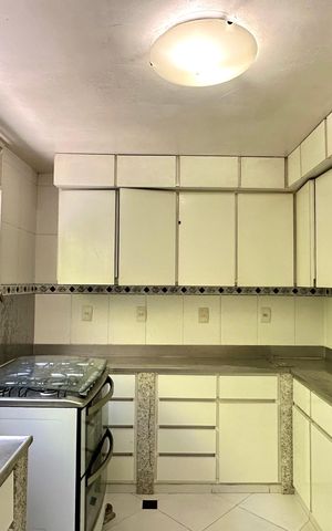 Casa à venda com 500m², 3 quartos e 2 vagas Casa à venda com 500m², 3 quartos e 2 vagasCozinha