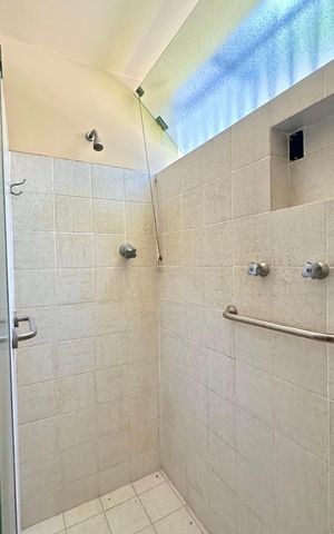 Casa à venda com 500m², 3 quartos e 2 vagas Casa à venda com 500m², 3 quartos e 2 vagasBanheiro da Suíte