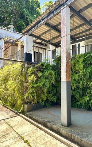Casa à venda com 500m², 3 quartos e 2 vagas Casa à venda com 500m², 3 quartos e 2 vagasÁrea comum