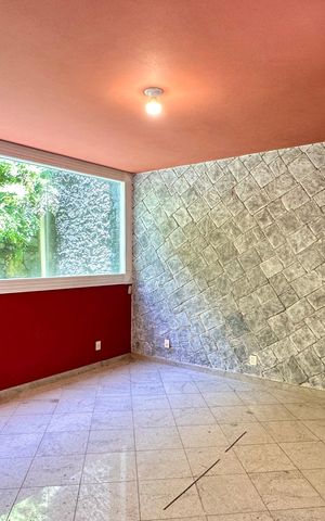 Casa à venda com 500m², 3 quartos e 2 vagas Casa à venda com 500m², 3 quartos e 2 vagasSala