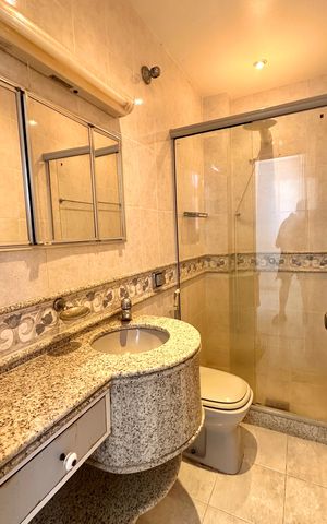 Casa à venda com 500m², 3 quartos e 2 vagas Casa à venda com 500m², 3 quartos e 2 vagasBanheiro 3