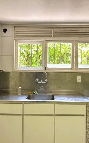Casa à venda com 500m², 3 quartos e 2 vagas Casa à venda com 500m², 3 quartos e 2 vagasCozinha