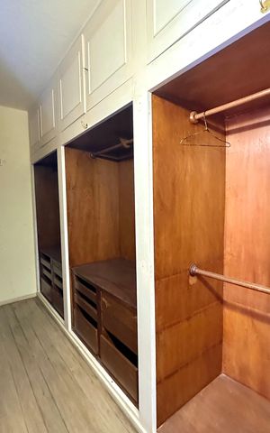 Casa à venda com 500m², 3 quartos e 2 vagas Casa à venda com 500m², 3 quartos e 2 vagasCloset da Suíte