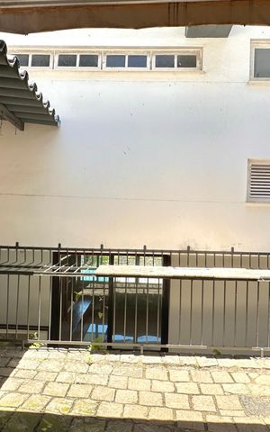 Casa à venda com 500m², 3 quartos e 2 vagas Casa à venda com 500m², 3 quartos e 2 vagasVaranda