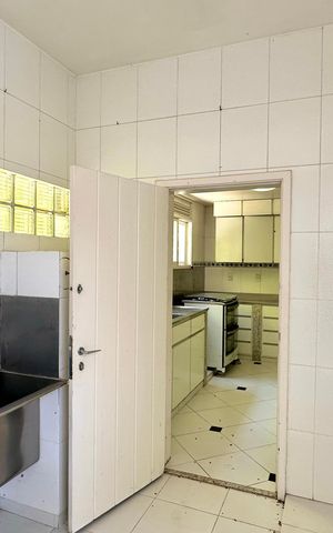 Casa à venda com 500m², 3 quartos e 2 vagas Casa à venda com 500m², 3 quartos e 2 vagasÁrea de Serviço