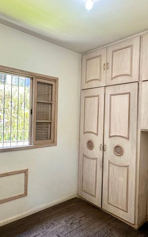 Casa à venda com 500m², 3 quartos e 2 vagas Casa à venda com 500m², 3 quartos e 2 vagasSuíte