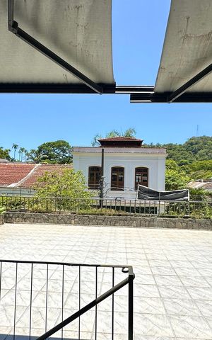 Casa à venda com 500m², 3 quartos e 2 vagas Casa à venda com 500m², 3 quartos e 2 vagasÁrea comum