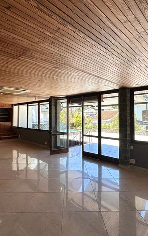 Casa à venda com 500m², 3 quartos e 2 vagas Casa à venda com 500m², 3 quartos e 2 vagasÁrea comum