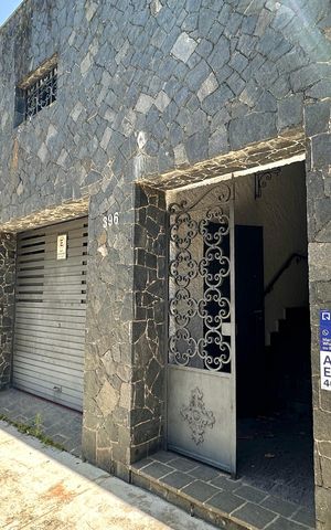 Casa à venda com 500m², 3 quartos e 2 vagas Casa à venda com 500m², 3 quartos e 2 vagasPlaca