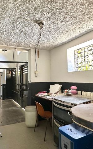 Casa à venda com 500m², 3 quartos e 2 vagas Casa à venda com 500m², 3 quartos e 2 vagasÁrea comum