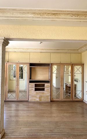 Casa à venda com 500m², 3 quartos e 2 vagas Casa à venda com 500m², 3 quartos e 2 vagasSala