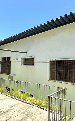 Casa à venda com 500m², 3 quartos e 2 vagas Casa à venda com 500m², 3 quartos e 2 vagasÁrea comum