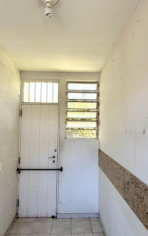 Casa à venda com 500m², 3 quartos e 2 vagas Casa à venda com 500m², 3 quartos e 2 vagasSuíte