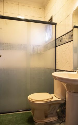 Apartamento à venda com 399m², 4 quartos e 7 vagasBanheiro da Suíte 1