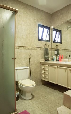 Apartamento à venda com 399m², 4 quartos e 7 vagasBanheiro da Suíte 3