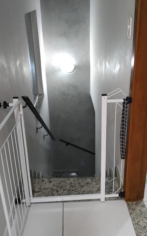 Casa de condomínio à venda com 65m², 2 quartos e 1 vaga Casa de condomínio à venda com 65m², 2 quartos e 1 vagaEscada