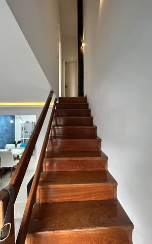 Casa de condomínio à venda com 97m², 2 quartos e 1 vaga Casa de condomínio à venda com 97m², 2 quartos e 1 vagaEscada