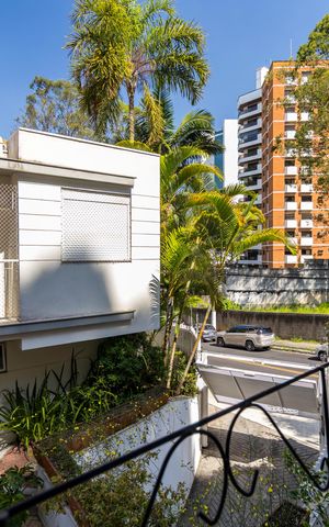 Casa de condomínio à venda com 242m², 3 quartos e 2 vagas Casa de condomínio à venda com 242m², 3 quartos e 2 vagasVaranda da Suíte 1