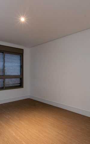 Apartamento à venda com 323m², 4 quartos e 4 vagas Apartamento à venda com 323m², 4 quartos e 4 vagasSuíte 1