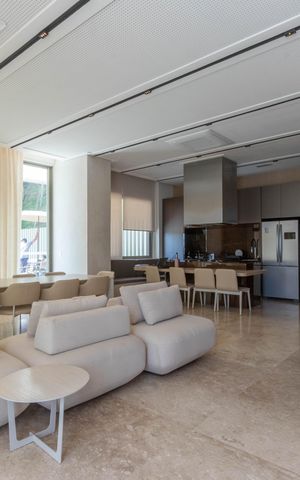 Apartamento à venda com 323m², 4 quartos e 4 vagas Apartamento à venda com 323m², 4 quartos e 4 vagasÁrea comum - Salão de festas