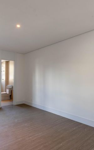 Apartamento à venda com 323m², 4 quartos e 4 vagas Apartamento à venda com 323m², 4 quartos e 4 vagasSuíte 3