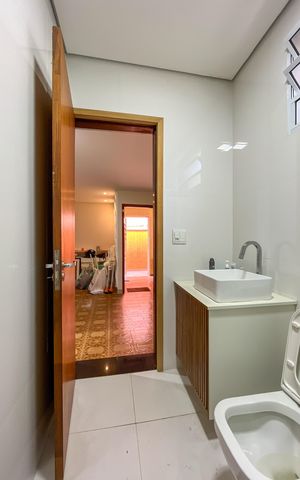 Casa à venda com 354m², 4 quartos e 4 vagasBanheiro 2