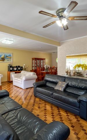 Casa à venda com 354m², 4 quartos e 4 vagasSala