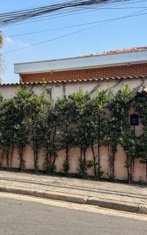 Casa à venda com 354m², 4 quartos e 4 vagasFachada