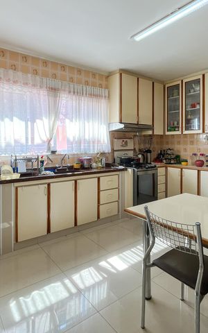Casa à venda com 354m², 4 quartos e 4 vagasCozinha