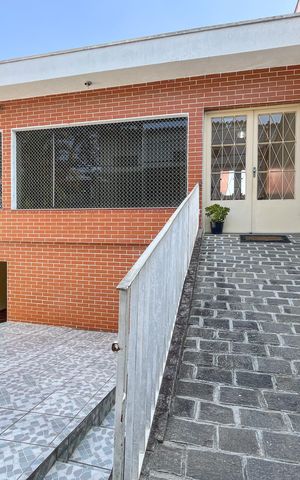 Casa à venda com 354m², 4 quartos e 4 vagasFachada