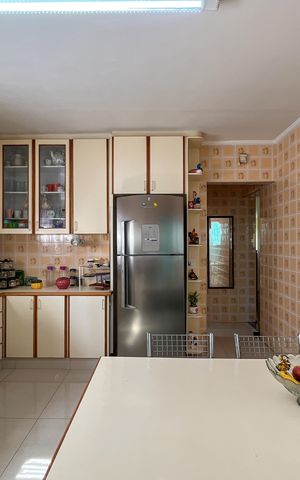 Casa à venda com 354m², 4 quartos e 4 vagasCozinha