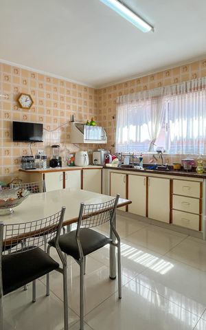 Casa à venda com 354m², 4 quartos e 4 vagasCozinha