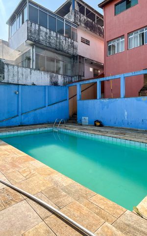 Casa à venda com 354m², 4 quartos e 4 vagasPiscina