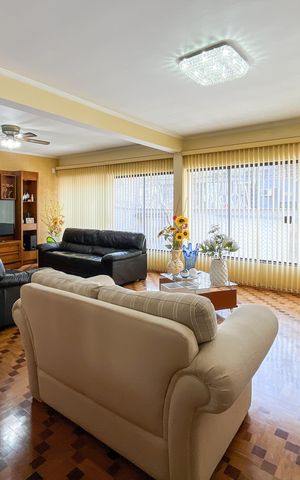 Casa à venda com 354m², 4 quartos e 4 vagasSala