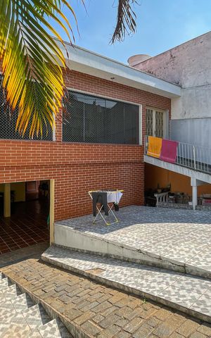 Casa à venda com 354m², 4 quartos e 4 vagasGaragem
