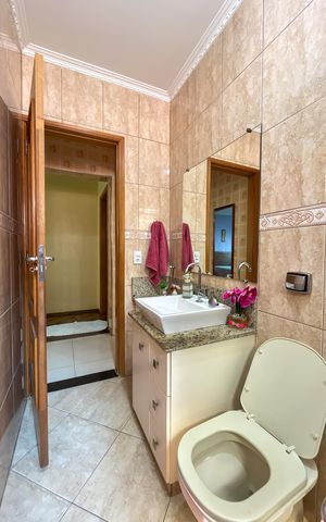 Casa à venda com 354m², 4 quartos e 4 vagasBanheiro 1