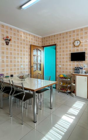 Casa à venda com 354m², 4 quartos e 4 vagasCozinha
