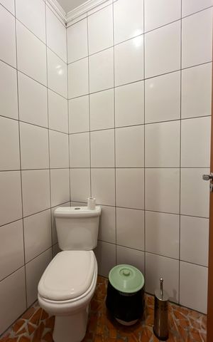 Casa à venda com 354m², 4 quartos e 4 vagasBanheiro de Serviço
