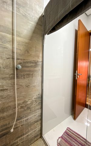 Casa à venda com 354m², 4 quartos e 4 vagasBanheiro 2