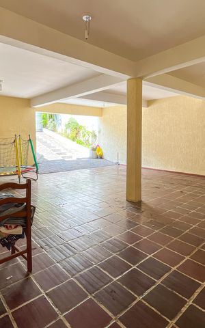 Casa à venda com 354m², 4 quartos e 4 vagasGaragem